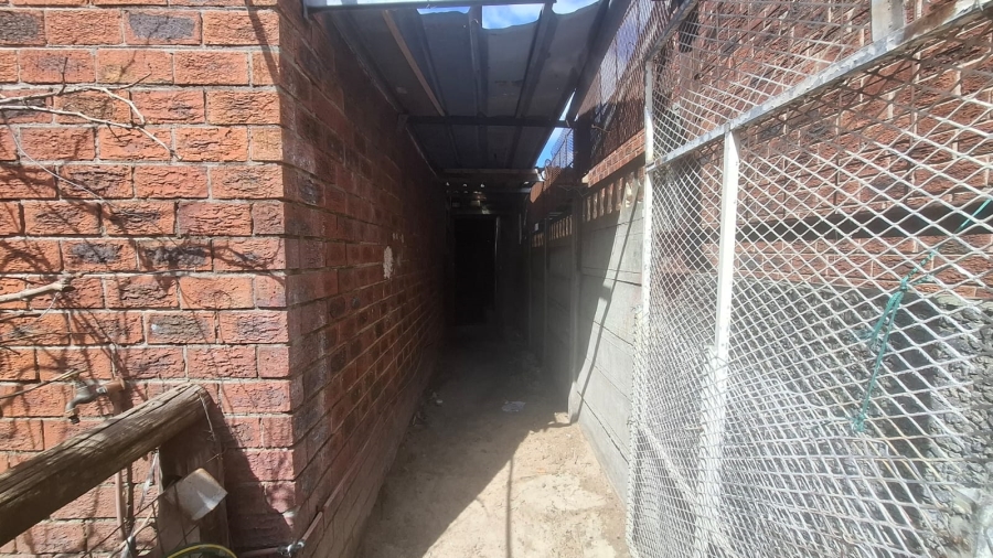 2 Bedroom Property for Sale in Lentegeur Western Cape